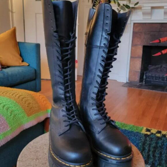 DR. MARTENS AUDRICK LEATHER KNEE HIGH PLATFORM TALL BOOTS MSRP$330 Comfy & Chic